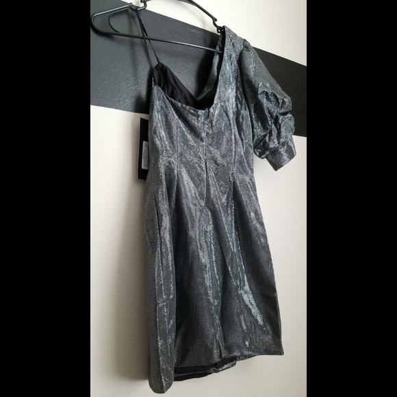 NEW LISTING! BRAND NEW WITH TAGS DO+BE Manhattan Puff Sleeves Dress - Picture 11 of 16